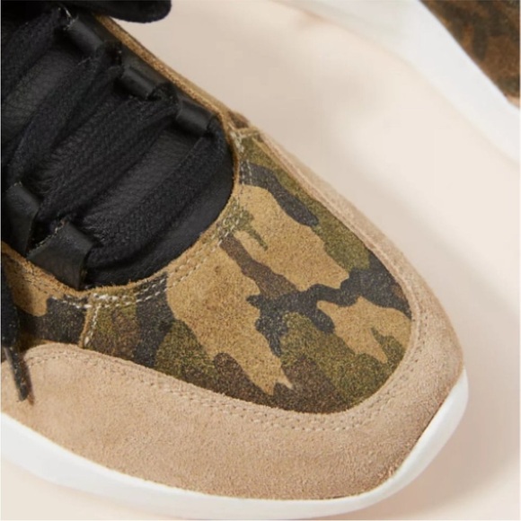 Like New Anthropologie Ashton Platform Sneakers in Camo - Picture 2 of 8